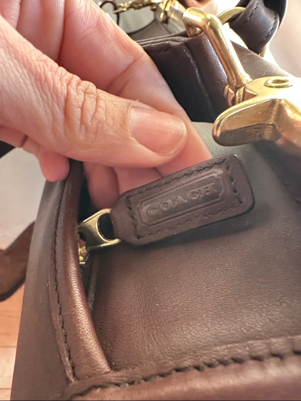 Vintage Coach Field Bag, Style 0594, in Mahogany - Picture 9 of 15